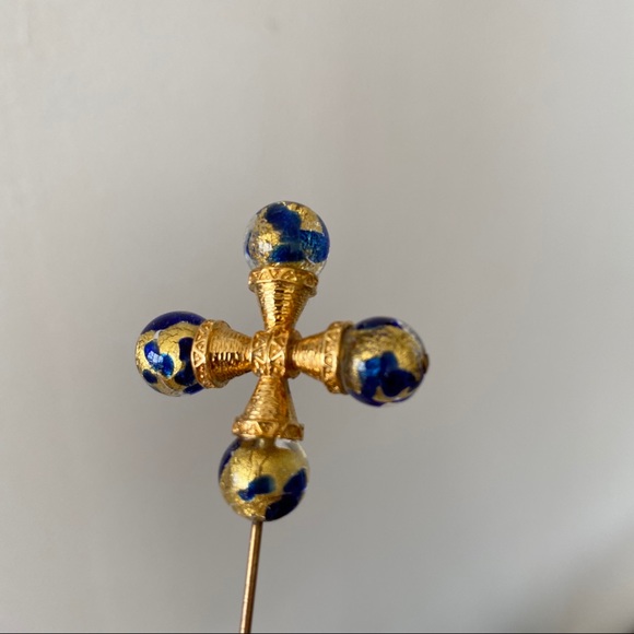 Gold Jacket pin - Picture 2 of 3